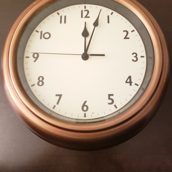 Decorative 10in Metal Rustic Wall Clock. - Picture 6 of 6